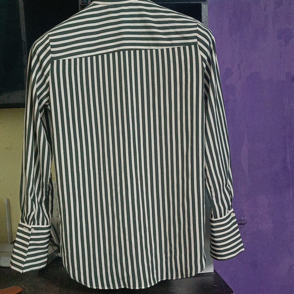 Hm shirt ✌ - Picture 4 of 4